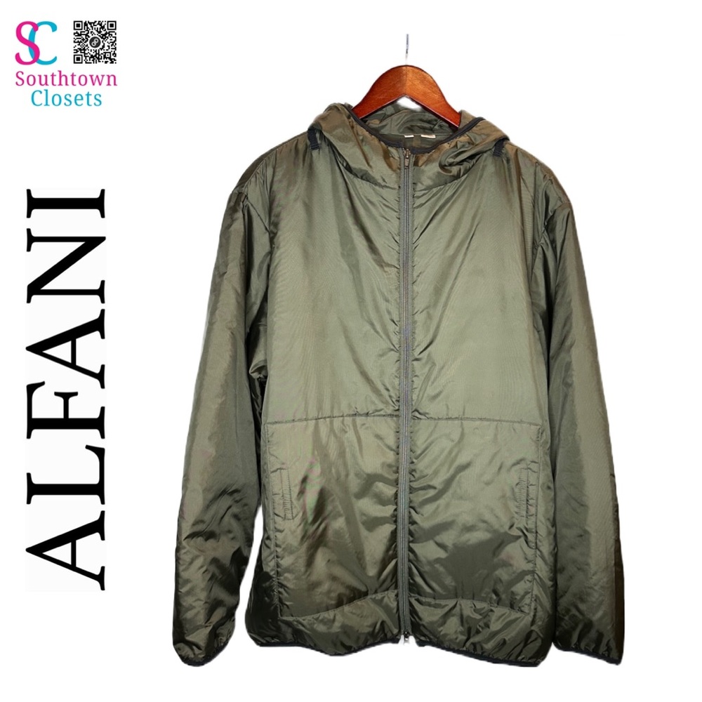 ALFANI Puffer Coat. Size XL. Shell and Lining 100% Nylon. Filler 100% Polyester